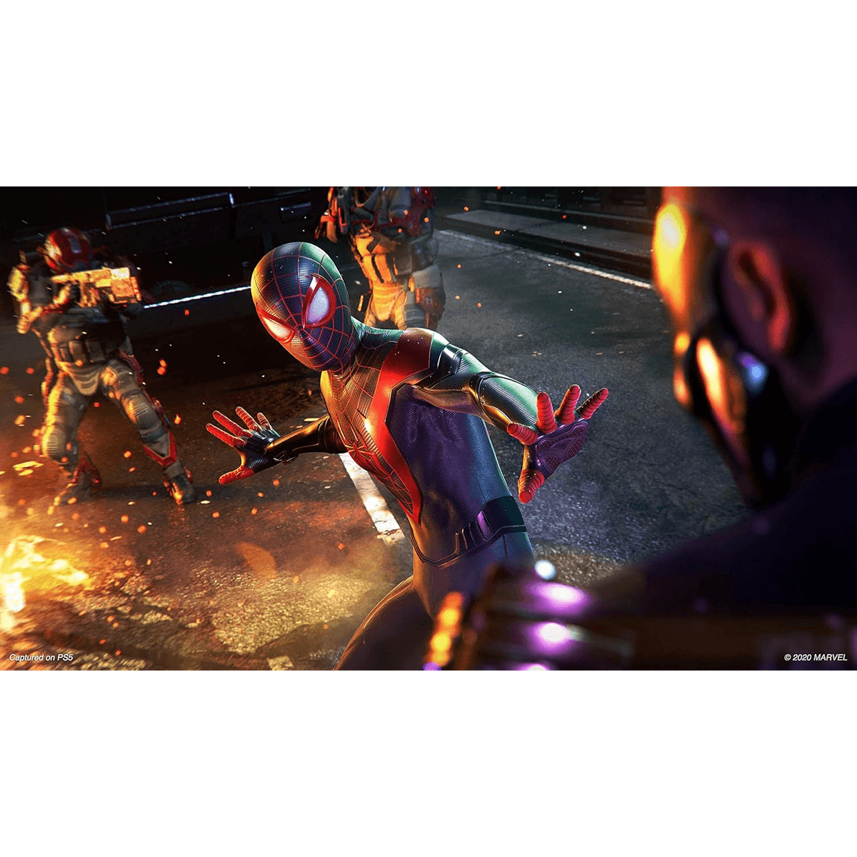 Spider man Miles morales con enemigos ps5